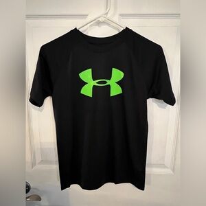 Under Armour Black and Green Short Sleeve Tee